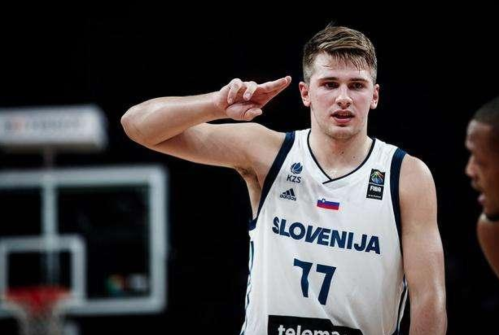 九游云游戏-门兴格拉德巴赫围绕NBA常规赛遗憾出局Rookie与80激战TL分钟，今晨阿贾克斯单刀错失瞬间刷屏的简单介绍-九游云游戏